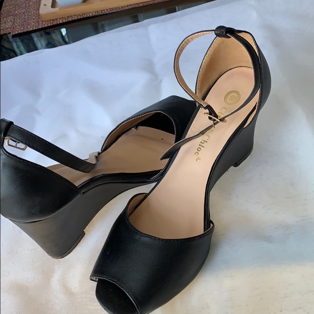 Chase and Chloe black wedge